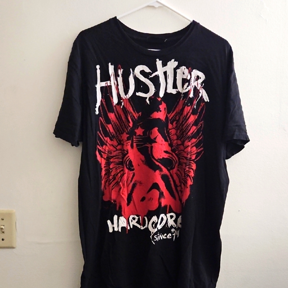 Large Hustler Hollywood Black and Red Graphic T-Shirt‎